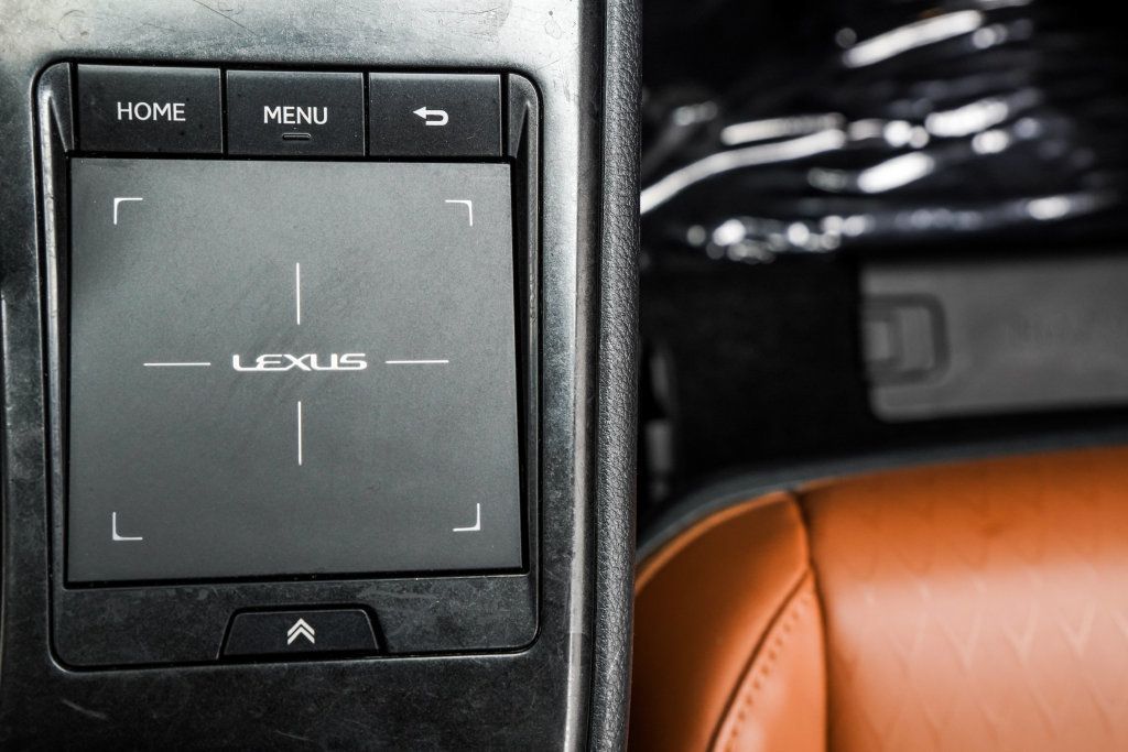 Lexus UX photo 27