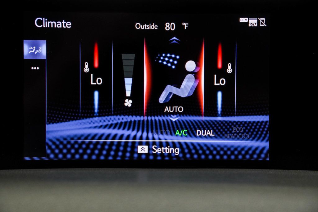 Lexus UX photo 34