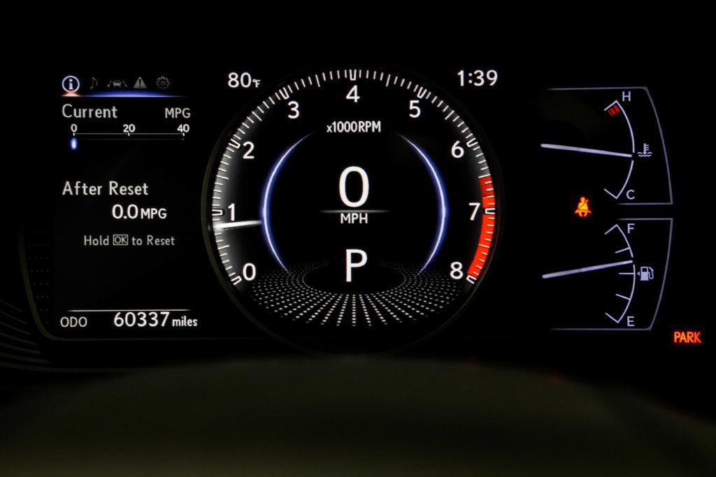 Lexus UX photo 36