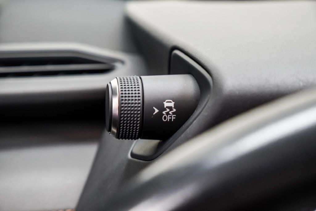 Lexus UX photo 40