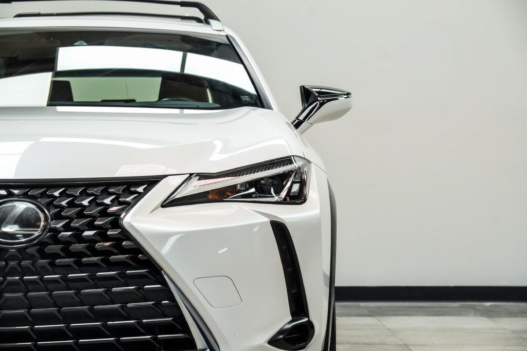Lexus UX photo 5