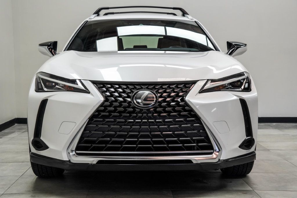 Lexus UX photo 6