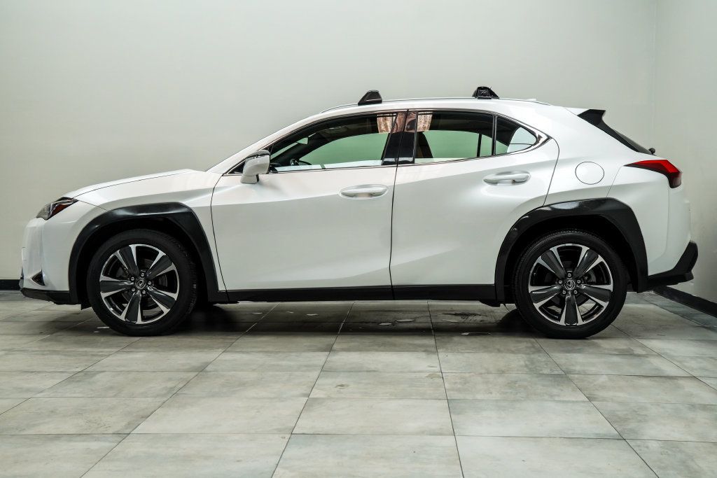 Lexus UX photo 8
