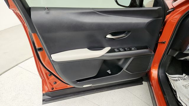 2019 Lexus UX UX 250h AWD with Premium Package & Parking Assist - 22947412 - 9