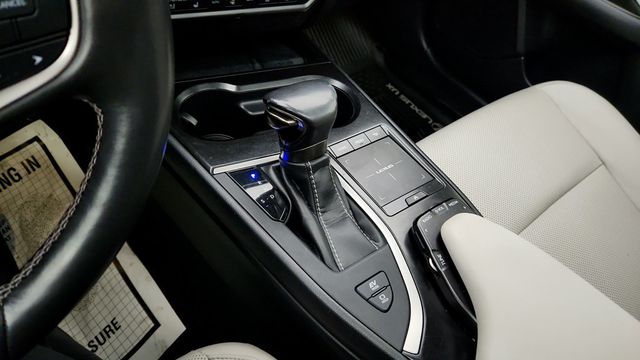 2019 Lexus UX UX 250h AWD with Premium Package & Parking Assist - 22947412 - 16