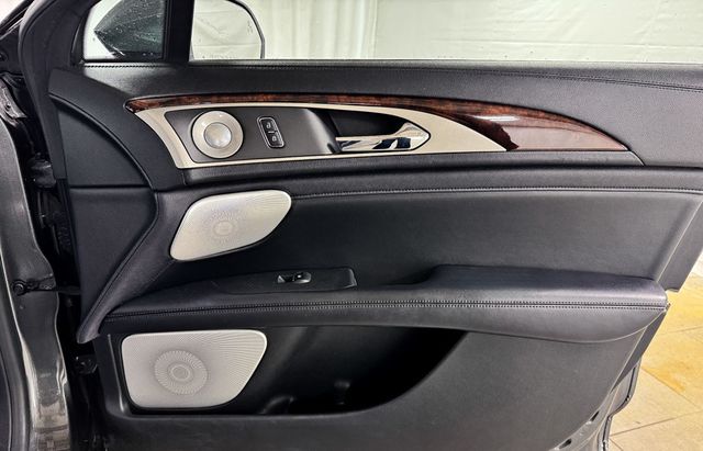 2019 Lincoln MKZ Reserve II AWD - 23020534 - 17