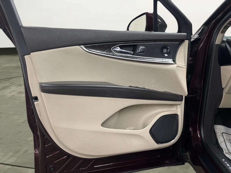 2019 Lincoln Nautilus Reserve AWD - 22982274 - 10