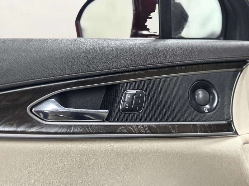 2019 Lincoln Nautilus Reserve AWD - 22982274 - 11