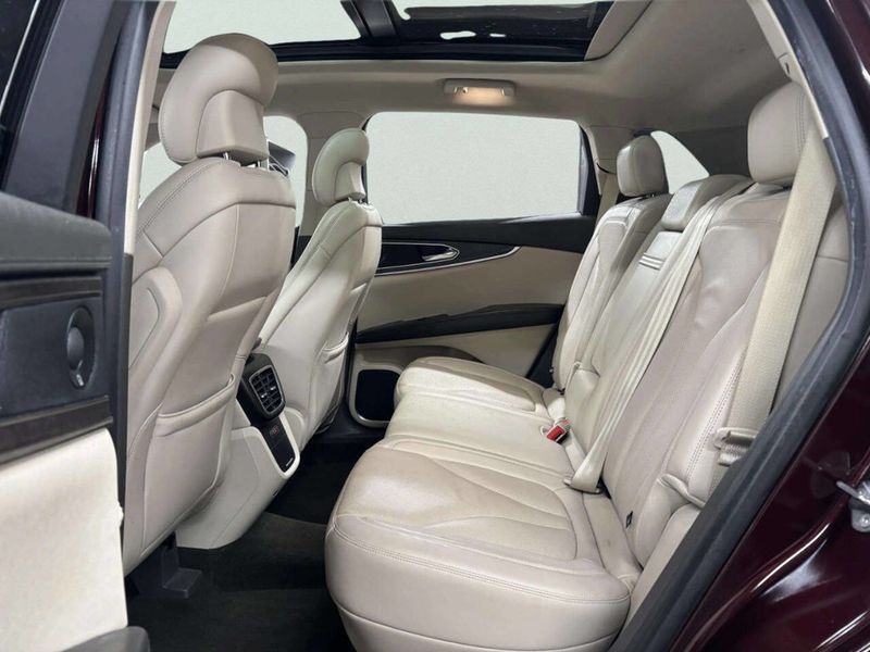 2019 Lincoln Nautilus Reserve AWD - 22982274 - 16