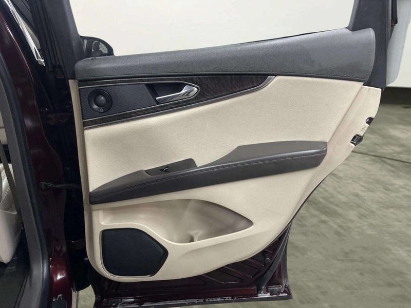 2019 Lincoln Nautilus Reserve AWD - 22982274 - 19