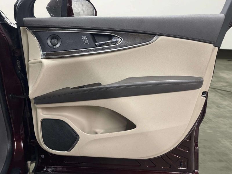 2019 Lincoln Nautilus Reserve AWD - 22982274 - 21