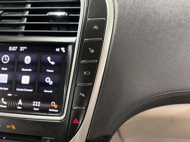 2019 Lincoln Nautilus Reserve AWD - 22982274 - 30