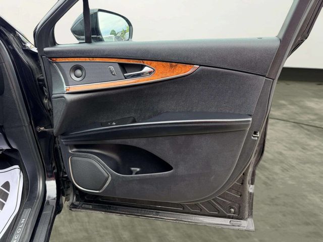 2019 Lincoln Nautilus Reserve AWD - 23037396 - 30