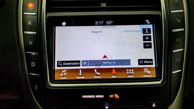 2019 Lincoln Nautilus Reserve AWD w/ Ultimate, Technology & Driver Assistance Packages - 22969119 - 17