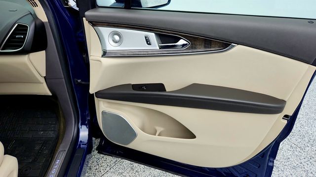 2019 Lincoln Nautilus Reserve AWD w/ Ultimate, Technology & Driver Assistance Packages - 22969119 - 24