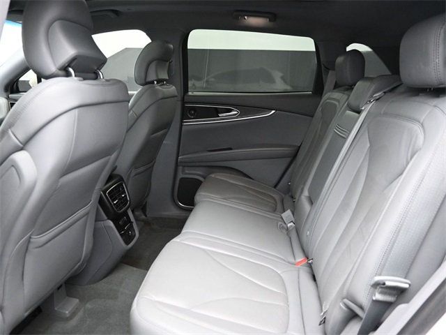 2019 Lincoln Nautilus Reserve photo 10