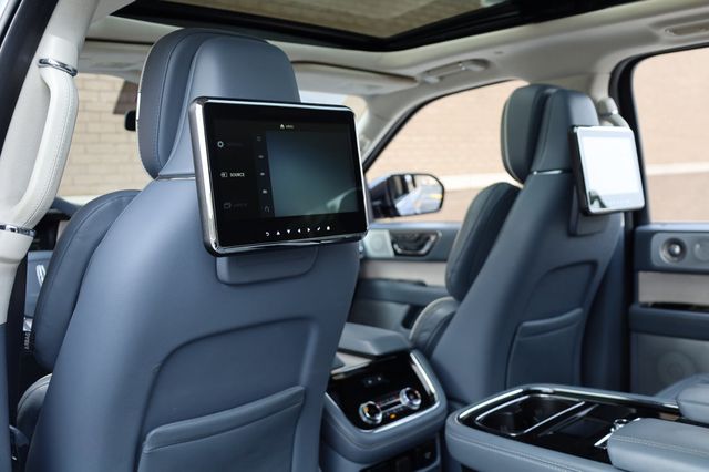 2019 Lincoln Navigator 4x4 Black Label - 22947444 - 17