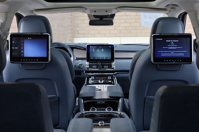 2019 Lincoln Navigator 4x4 Black Label - 22947444 - 28