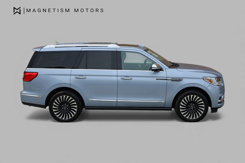 2019 Lincoln Navigator Black Label photo 2