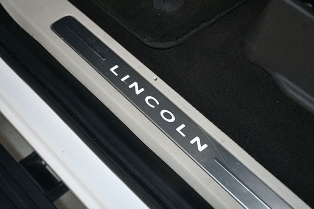 2019 Lincoln Navigator 4x4 Reserve - 22977729 - 19