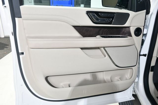2019 Lincoln Navigator 4x4 Reserve - 22977729 - 24