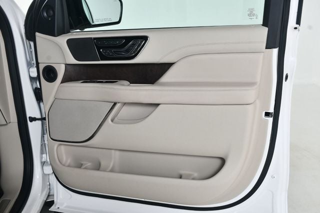 2019 Lincoln Navigator 4x4 Reserve - 22977729 - 25