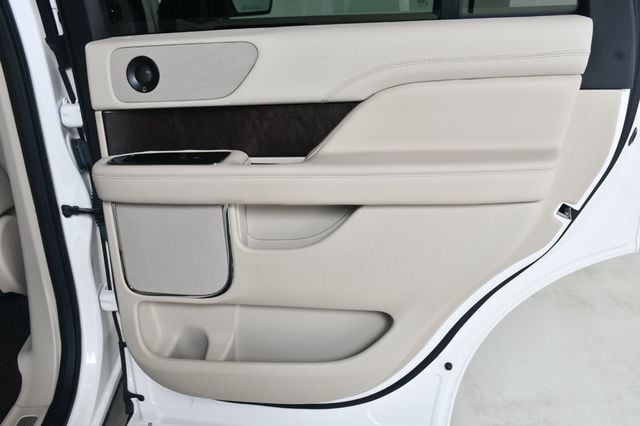 2019 Lincoln Navigator 4x4 Reserve - 22977729 - 27