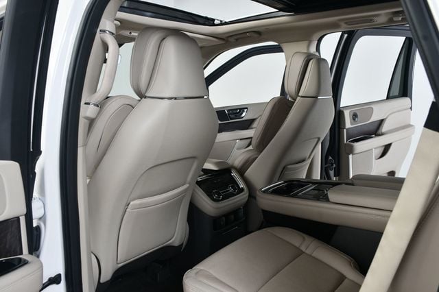 2019 Lincoln Navigator 4x4 Reserve - 22977729 - 34