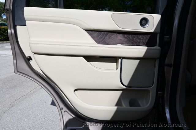 2019 Lincoln Navigator 4x4 Reserve - 22957229 - 32