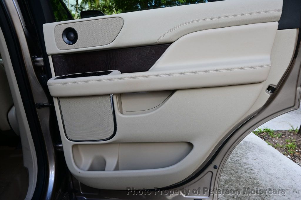 2019 Lincoln Navigator 4x4 Reserve - 22957229 - 40