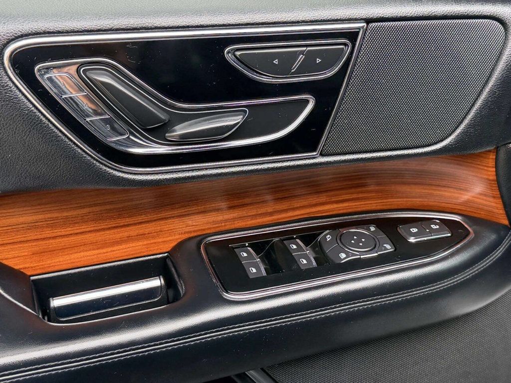 2019 Lincoln Navigator Base 4x4 4dr SUV - 23045398 - 19