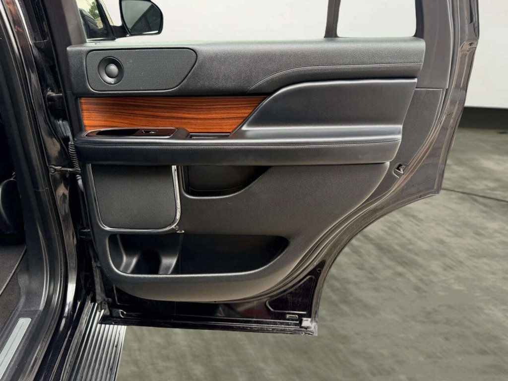 2019 Lincoln Navigator Base 4x4 4dr SUV - 23045398 - 25