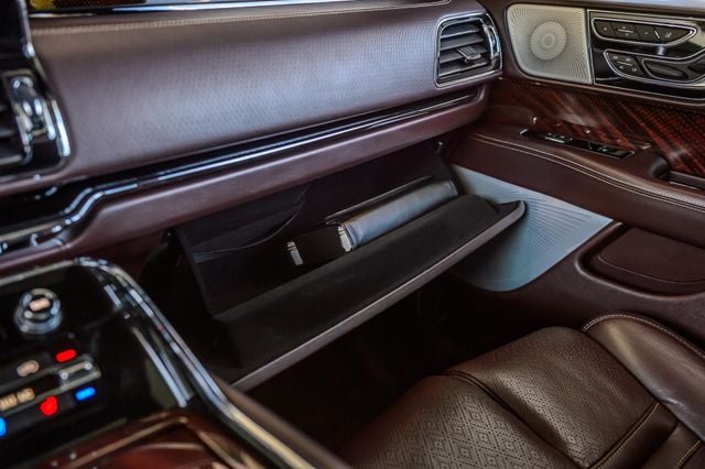 2019 Lincoln Navigator NAVIGATOR 4X4 BLACK LABEL WHITE ON MAHOGANY RED NAV QUADCAPTAINS - 22947084 - 37