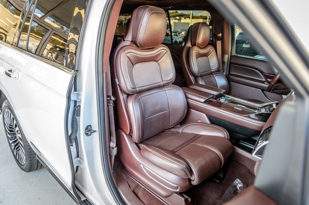 2019 Lincoln Navigator NAVIGATOR 4X4 BLACK LABEL WHITE ON MAHOGANY RED NAV QUADCAPTAINS - 22947084 - 48