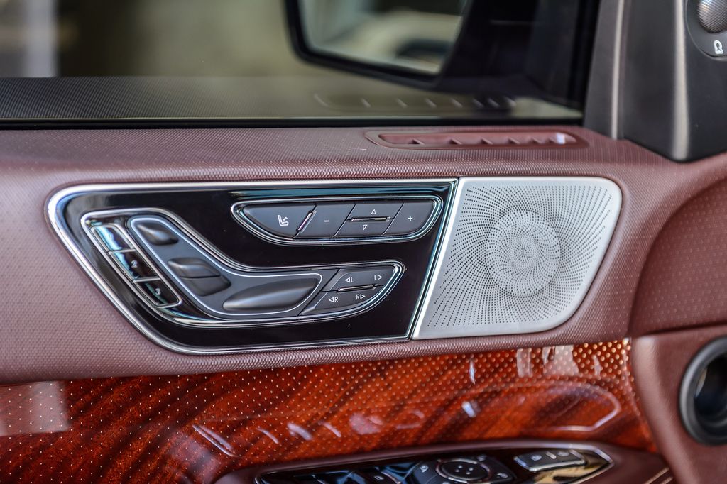 2019 Lincoln Navigator NAVIGATOR 4X4 BLACK LABEL WHITE ON MAHOGANY RED NAV QUADCAPTAINS - 22947084 - 52