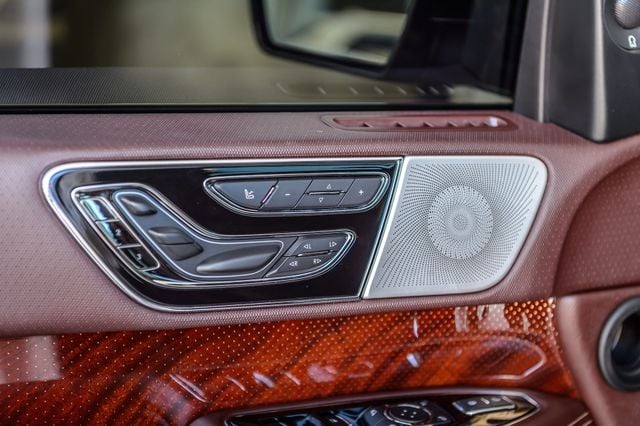 2019 Lincoln Navigator NAVIGATOR 4X4 BLACK LABEL WHITE ON MAHOGANY RED NAV QUADCAPTAINS - 22947084 - 52