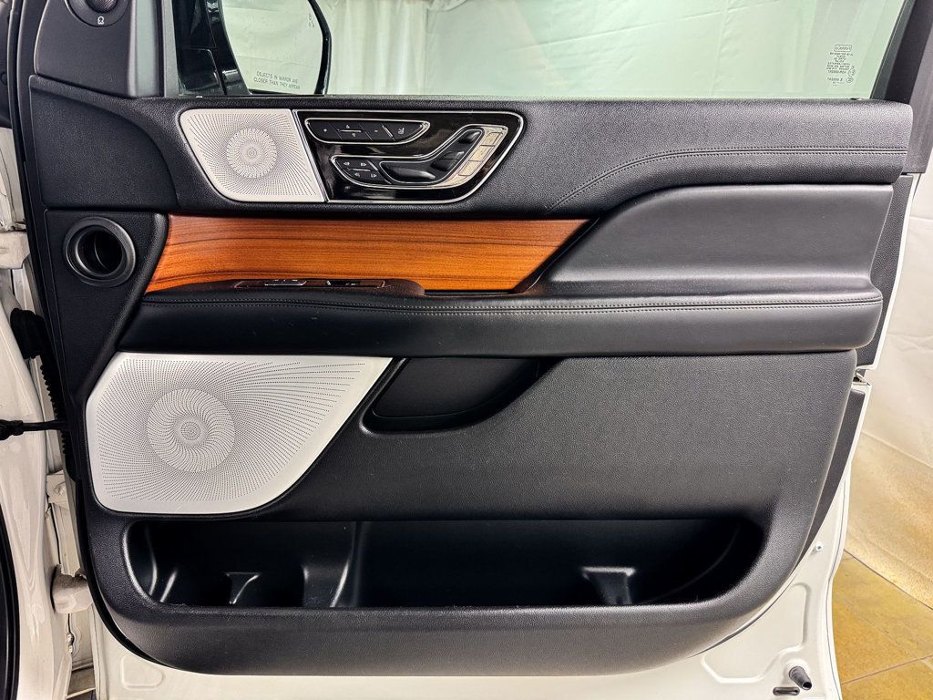 2019 Lincoln Navigator RESERVE 4WD - 23036484 - 16