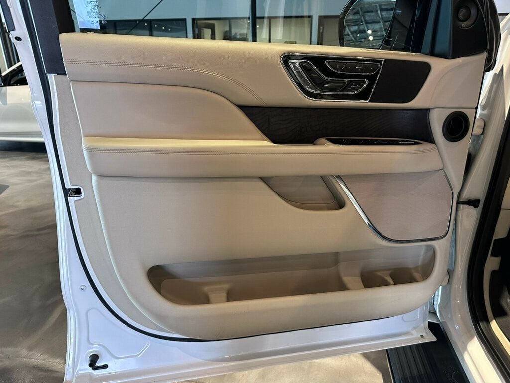 2019 Lincoln Navigator Reserve/4x4/CaptainsChairs/Htd&CldMassageSeats/PanoRoof/NAV - 22758338 - 9