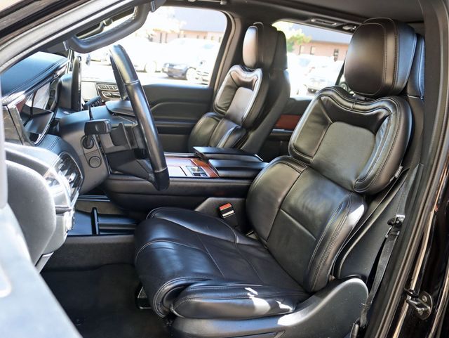 2019 Lincoln Navigator L 4x4 Reserve - 23088128 - 24