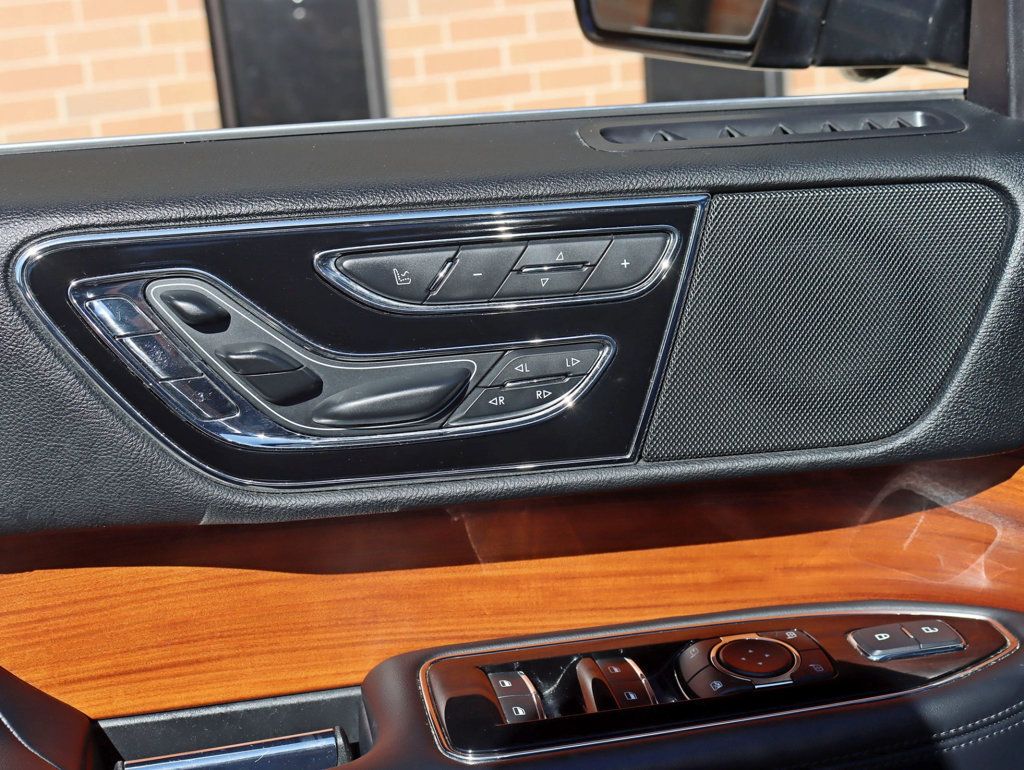2019 Lincoln Navigator L 4x4 Reserve - 23088128 - 31