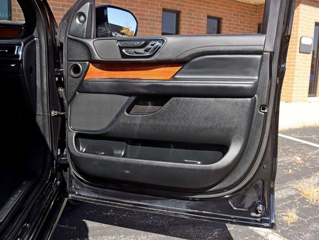 2019 Lincoln Navigator L 4x4 Reserve - 23088128 - 32
