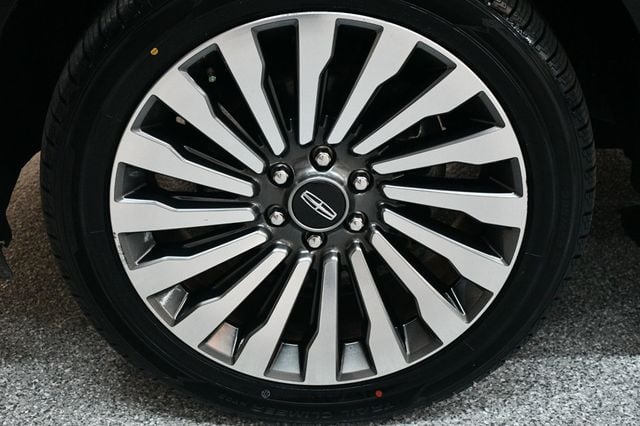2019 Lincoln Navigator L 4x4 Reserve - 22984381 - 18