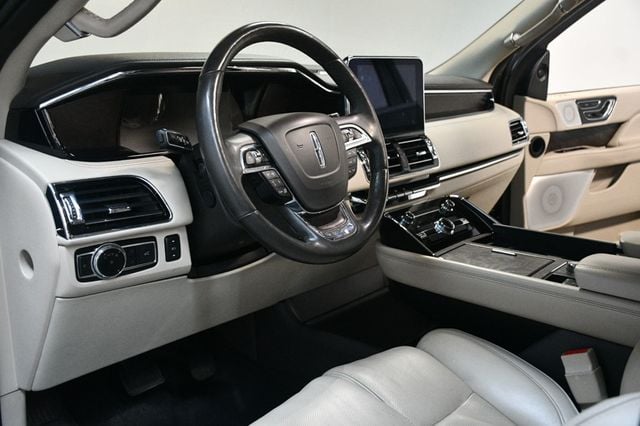 2019 Lincoln Navigator L 4x4 Reserve - 22984381 - 26