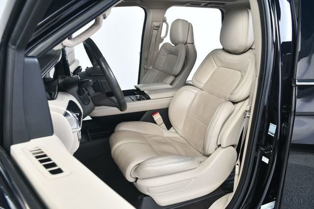 2019 Lincoln Navigator L 4x4 Reserve - 22984381 - 30