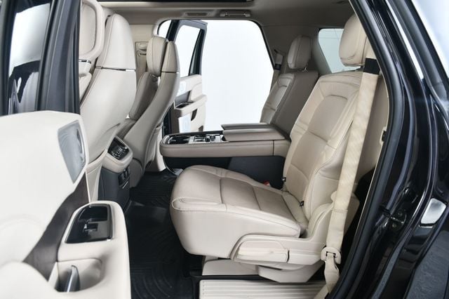 2019 Lincoln Navigator L 4x4 Reserve - 22984381 - 32