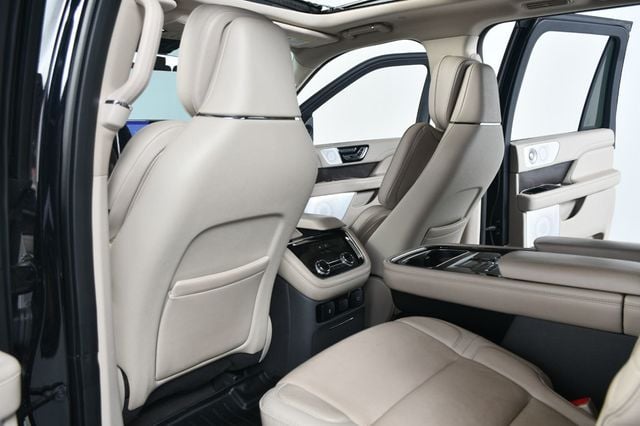 2019 Lincoln Navigator L 4x4 Reserve - 22984381 - 33