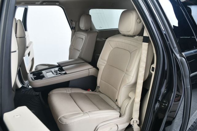 2019 Lincoln Navigator L 4x4 Reserve - 22984381 - 34