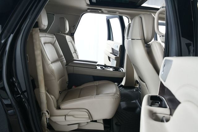 2019 Lincoln Navigator L 4x4 Reserve - 22984381 - 36