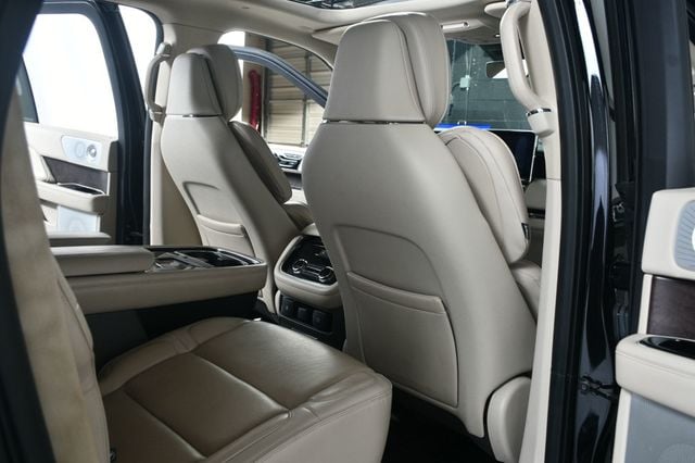 2019 Lincoln Navigator L 4x4 Reserve - 22984381 - 37