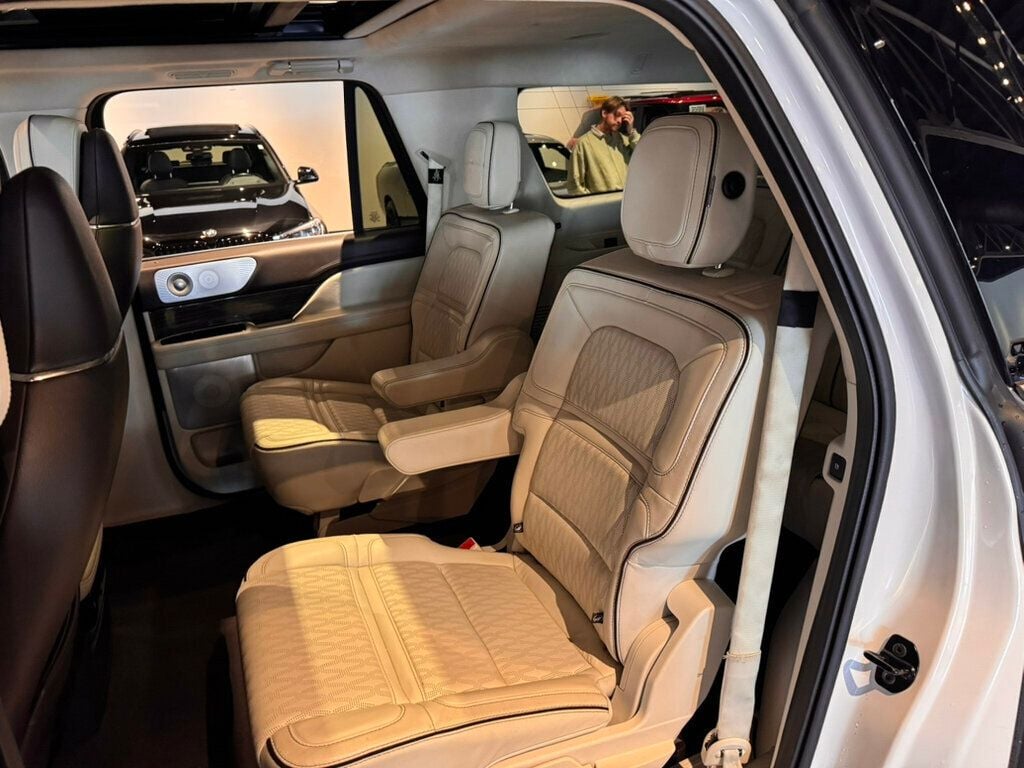 2019 Lincoln Navigator L BlackLabel/4x4/CaptainsChairs/Htd&CldMassageSeats/PanoRoof/NAV - 22968126 - 10